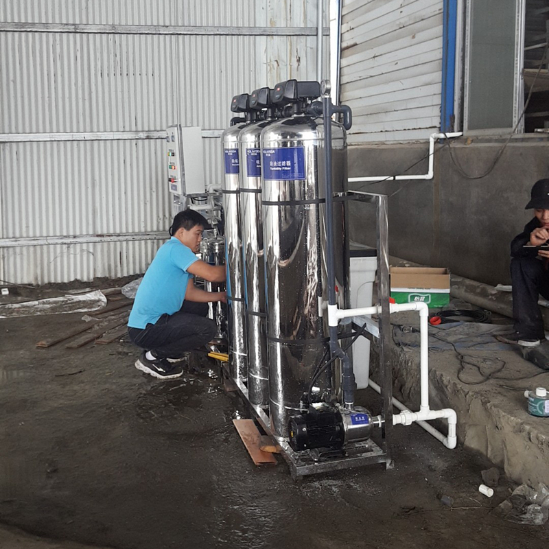 南寧平果縣2噸反滲透純凈水設備安裝現(xiàn)場